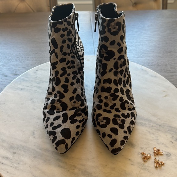Kenneth Cole Reaction Mix Animal Print Kick Bit Booties - Picture 3 of 10